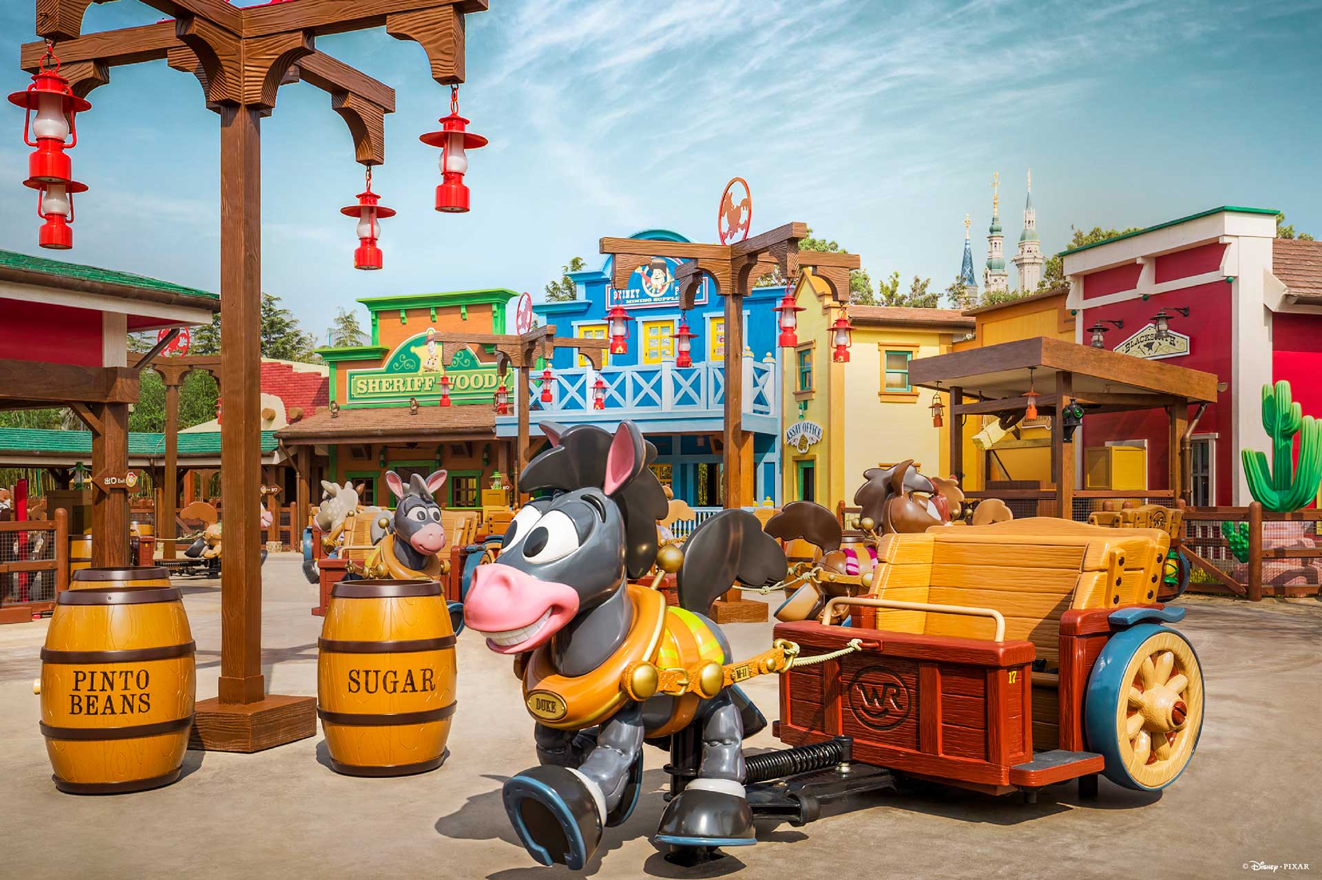 Disney story. Disneyland Toy story Land. Шанхай Диснейленд 2023. Диснейленд игрушки. Диснейленд гонконгtoy story Land.