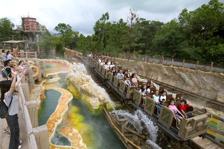 A Magical Milestone: 20 Years of Hong Kong Disneyland Resort | The Walt ...