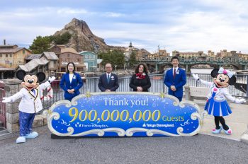 Tokyo Disneyland and Tokyo DisneySea  Welcome Their 900 Millionth Guest