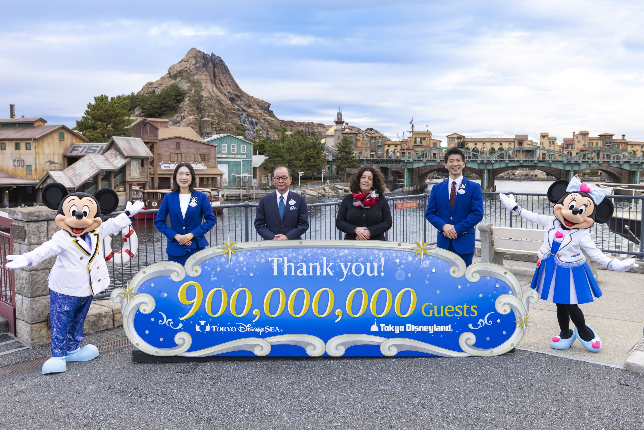 Tokyo Disneyland and Tokyo DisneySea Welcome Their 900 Millionth