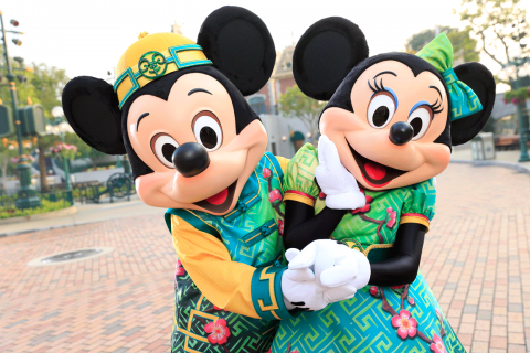 Image_HKDL_Chinese-Mickey-and-Minnie_1