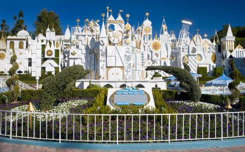 Image_its-a-small-world-DLR[1]