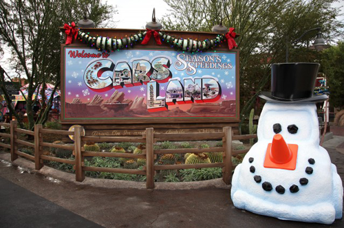 resized_dlr_cars-land-holiday_2012-web