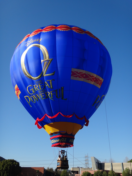 Buik Regeringsverordening Alternatief Oz The Great and Powerful' Launches Balloon Tour - The Walt Disney Company